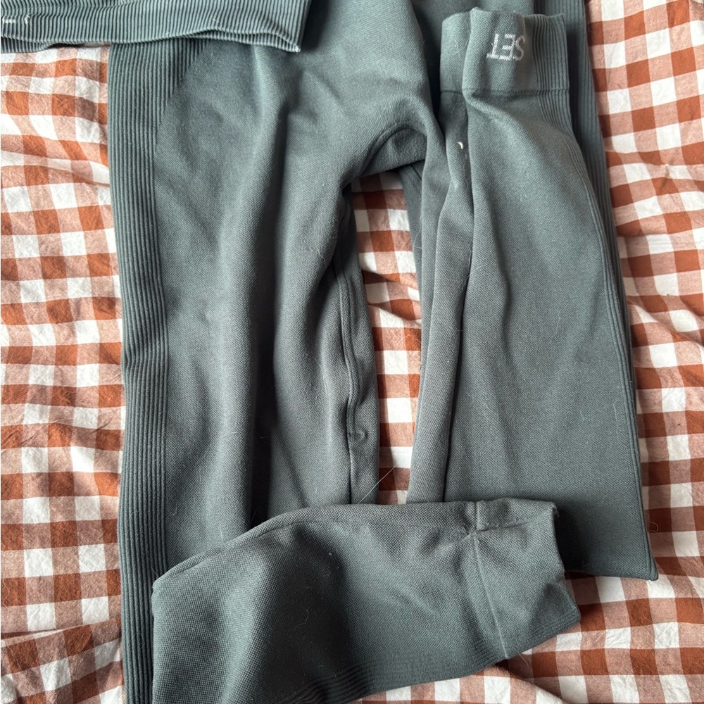SET ACTIVE Gray-Green Activewear Set - Picture 2 of 5